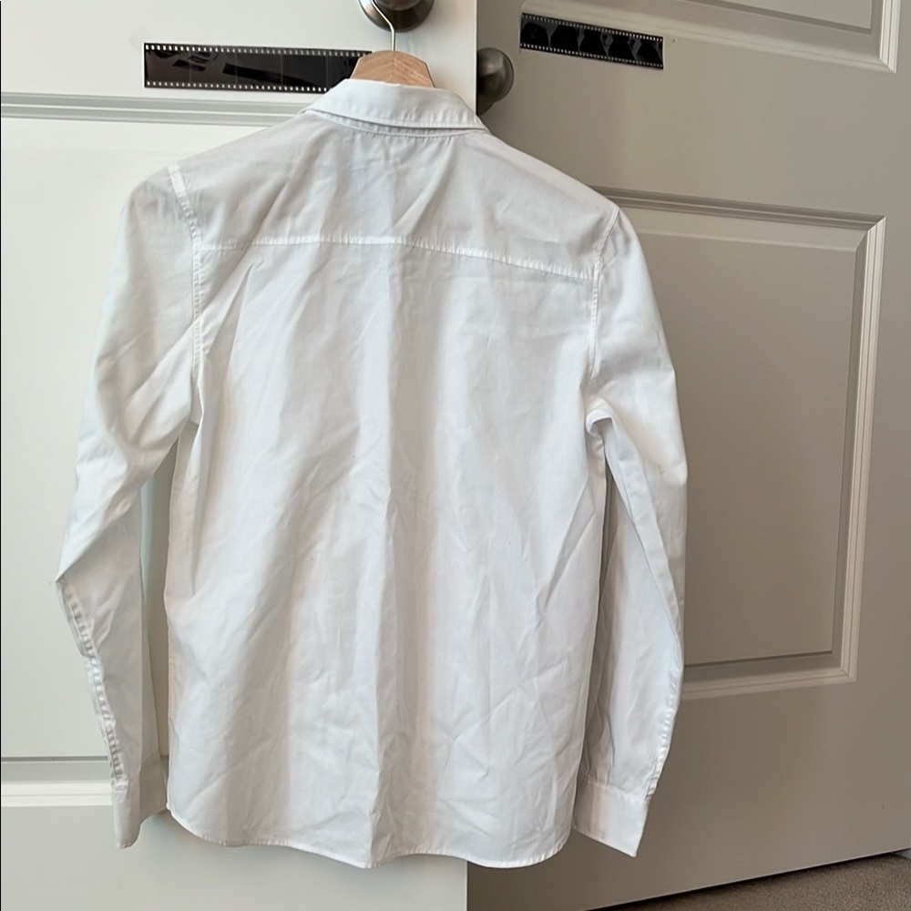 Classic White Dress Shirt with Minimalist Design - Picture 2 of 7